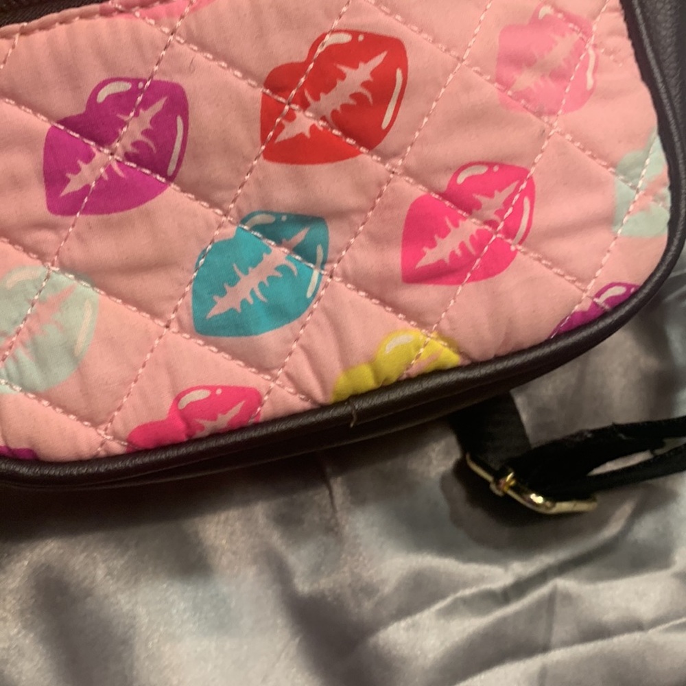 🌹 “Luv BETSEY” by BETSEY JOHNSON • Cute Black Mini Book Bag Lips Purse - Picture 12 of 13